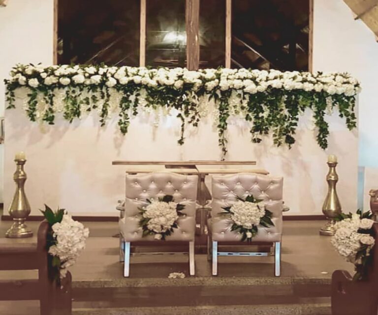 Decoración de iglesias en Cundinamarca, la Sabana de Bogotá y Boyacá. Con las flores más hermosas y una atención meticulosa, hacemos de cada boda, cumpleaños y evento corporativo una experiencia única y especial. Ya sea que desees una decoración floral romántica y clásica o un estilo más moderno y vanguardista, estamos aquí para hacer realidad tu visión. Desde impresionantes arcos florales hasta delicados centros de mesa, cada detalle se cuida con esmero para garantizar que tu evento sea inolvidable.
Confía en nosotros para proporcionarte flores frescas de la más alta calidad y un servicio de entrega puntual y confiable. ¡Déjanos convertir tu evento en una experiencia verdaderamente inolvidable con nuestra exquisita selección de flores!
Contáctanos hoy mismo para comenzar a planificar la decoración floral perfecta para tu boda o evento especial.  #Haciendasancarlosubachoque;#Haciendamonteleon;#Haciendalavictoriasubachoque;#Haciendaremansodeleriosubachoque;#Haciendasparaeventossubachoque;#Haciendasparaeventoscota;#Haciendasalamanca;#Haciendalamartina;#Haciendamuseoelchico;#Salonesparaeventosbogota;#Bodasvilladeleyva;#Banquetesvilladeleyva;#Matrimonio.com.co;#Fotografodebodas;#banquetesparabodasbogota;#Haciendaparaeventoschia;#Haciendasparaeventostenjo;#Haciendaselrosalcundinamarca;#Bodasboyaca